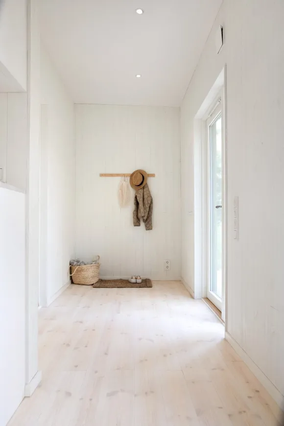 entrée maison en bois