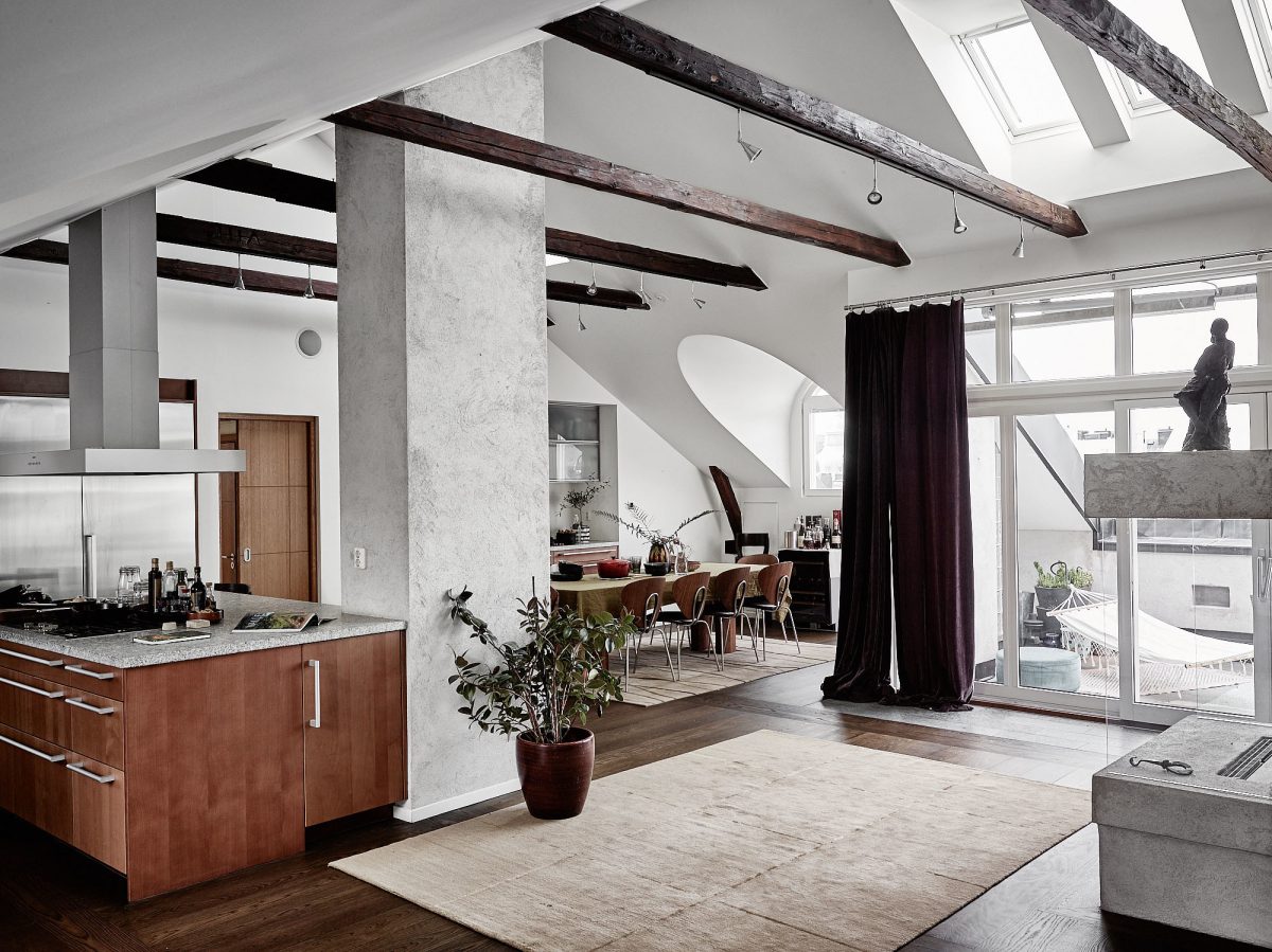 Fresh Look at Un Penthouse Aux Larges Volumes
