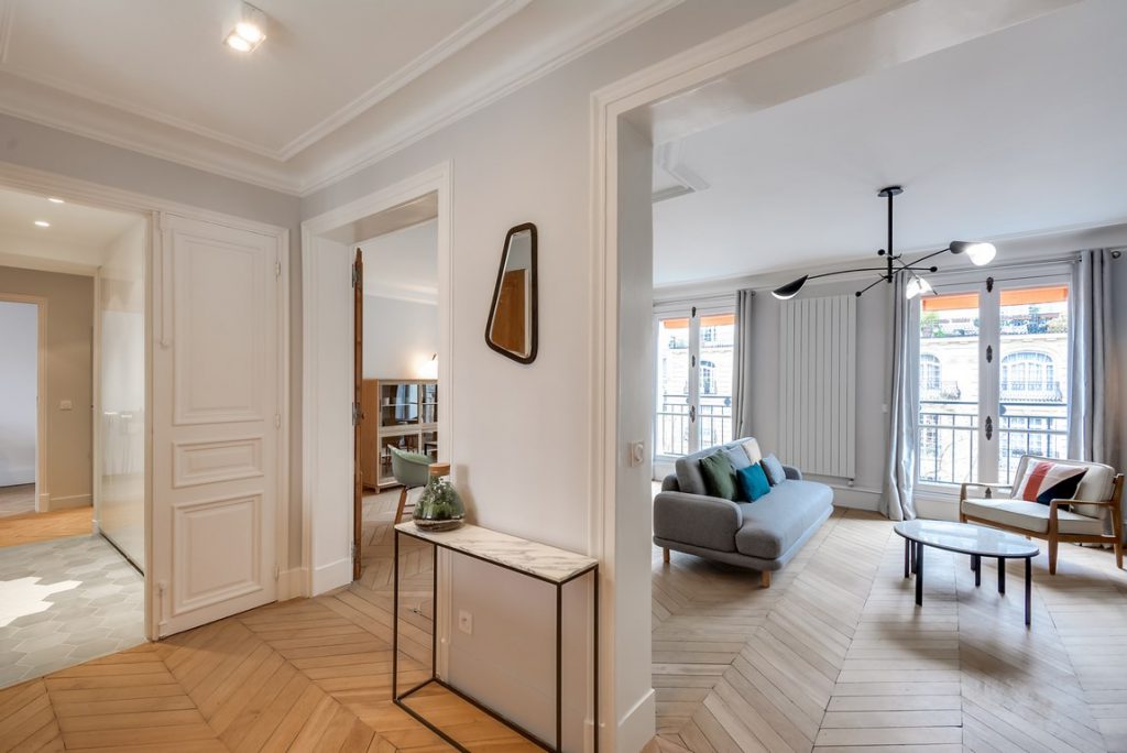Un appartement rénové à Paris