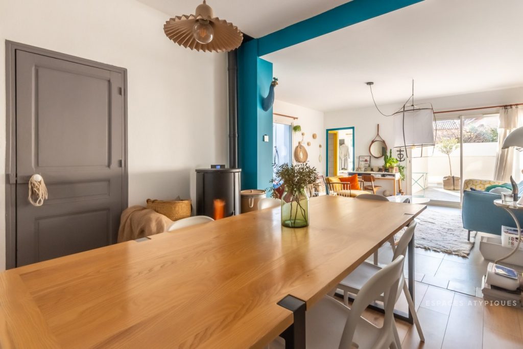 Rénovation d'une maison du sud aux couleurs toniques