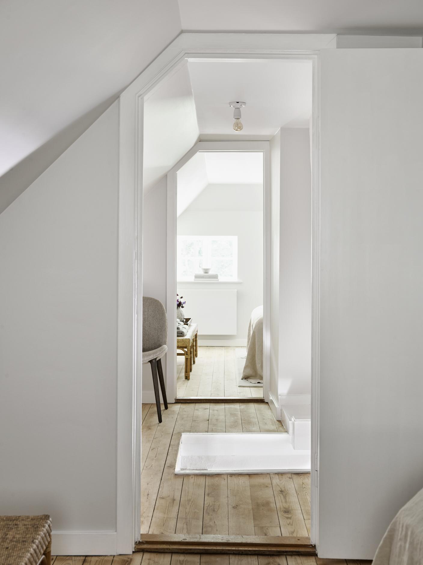 palier chambre maison Danemark avec cuisine design Vipp