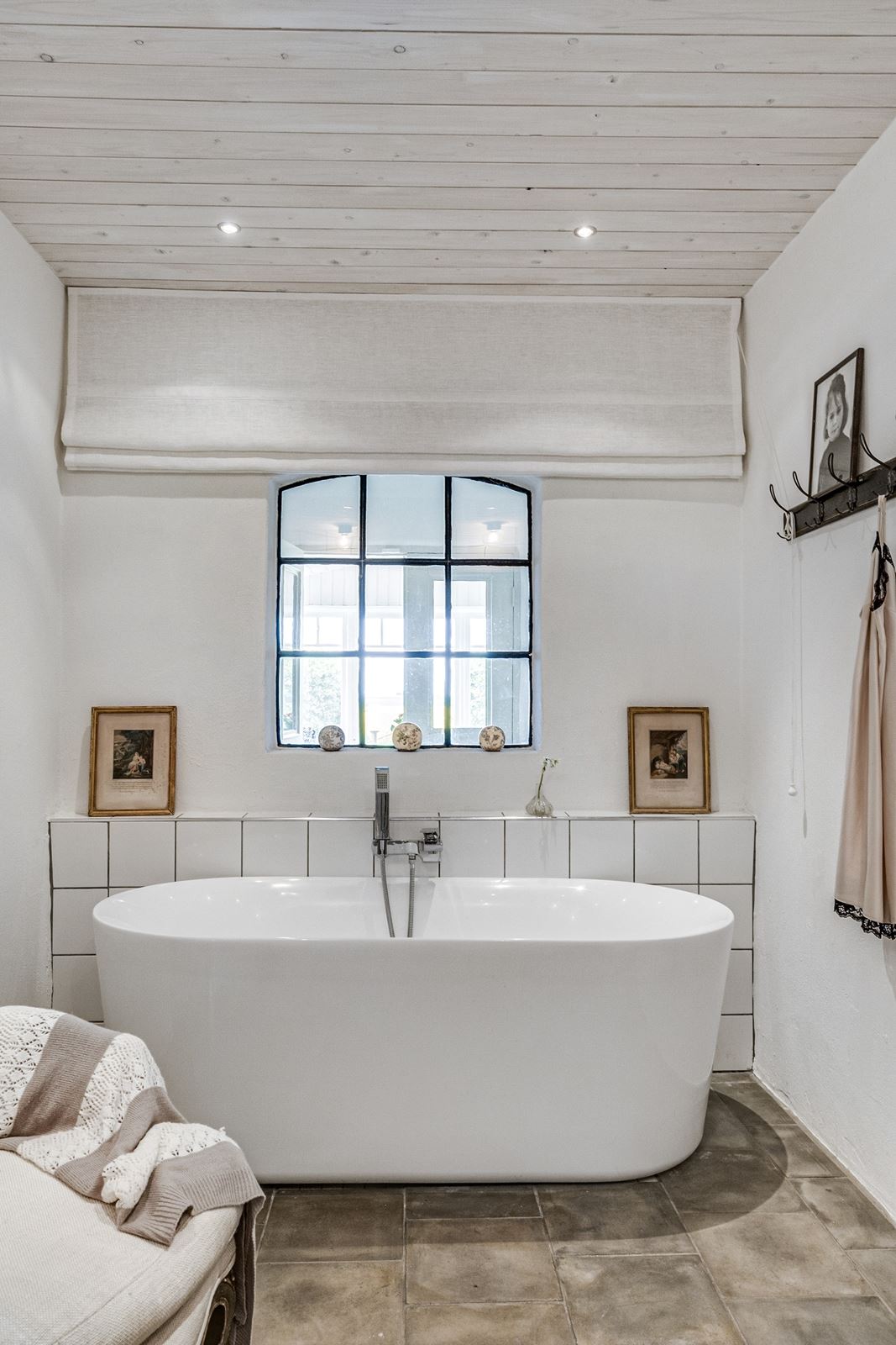 salle de bain design dans maison ancienne rénovée
