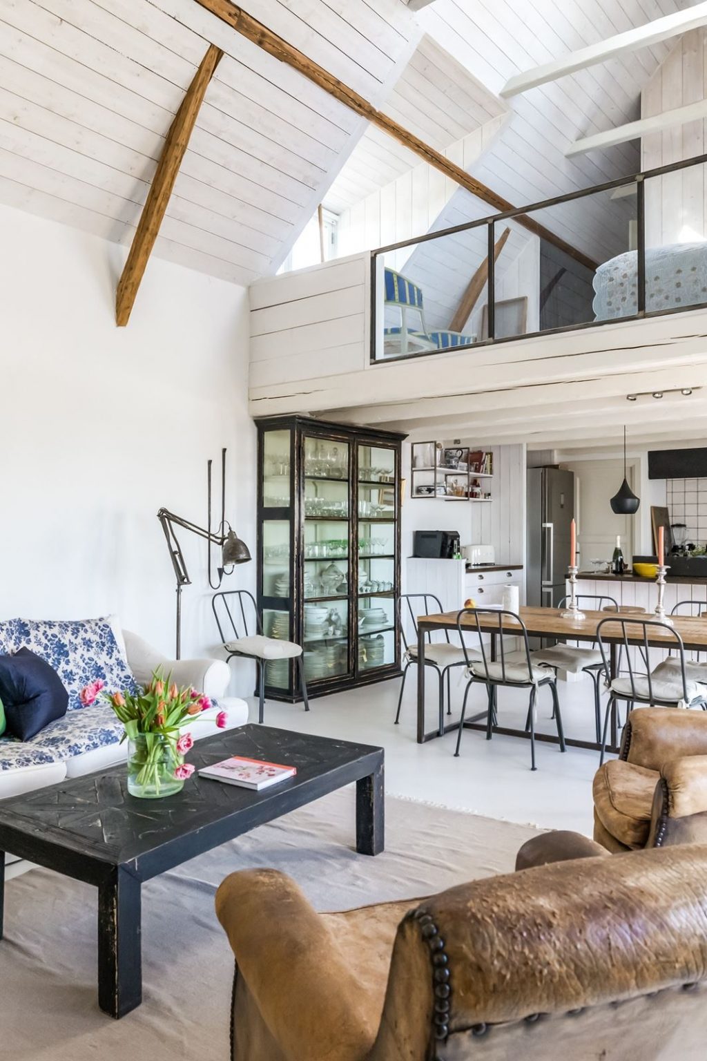 Cette ancienne grange modernisée est devenue une maison pleine de charme