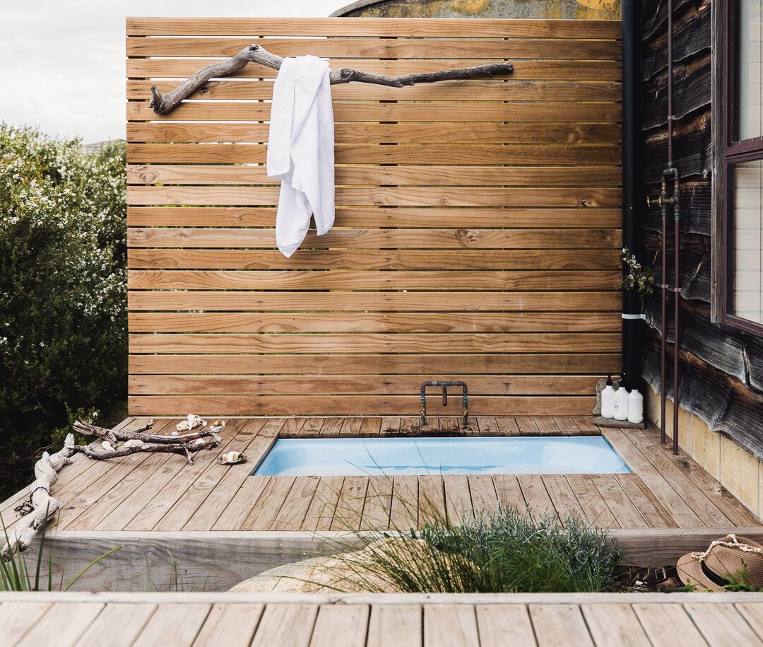 terrasse avec baignoire maison en bois