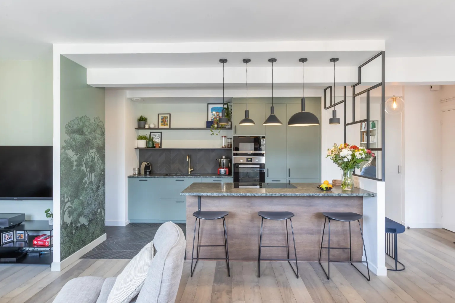 cuisine ouverte appartement rénové à Paris par Archibien