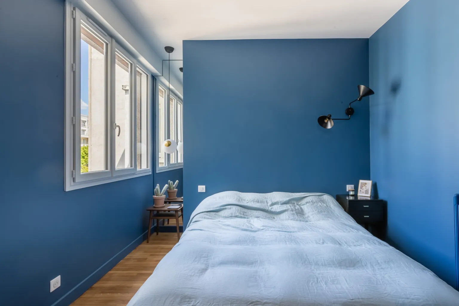 chambre murs bleus