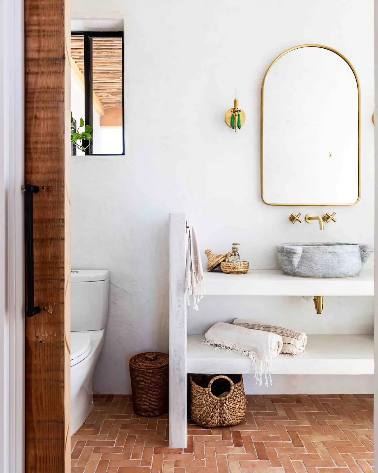 salle de bain avec meuble vasque maçonné