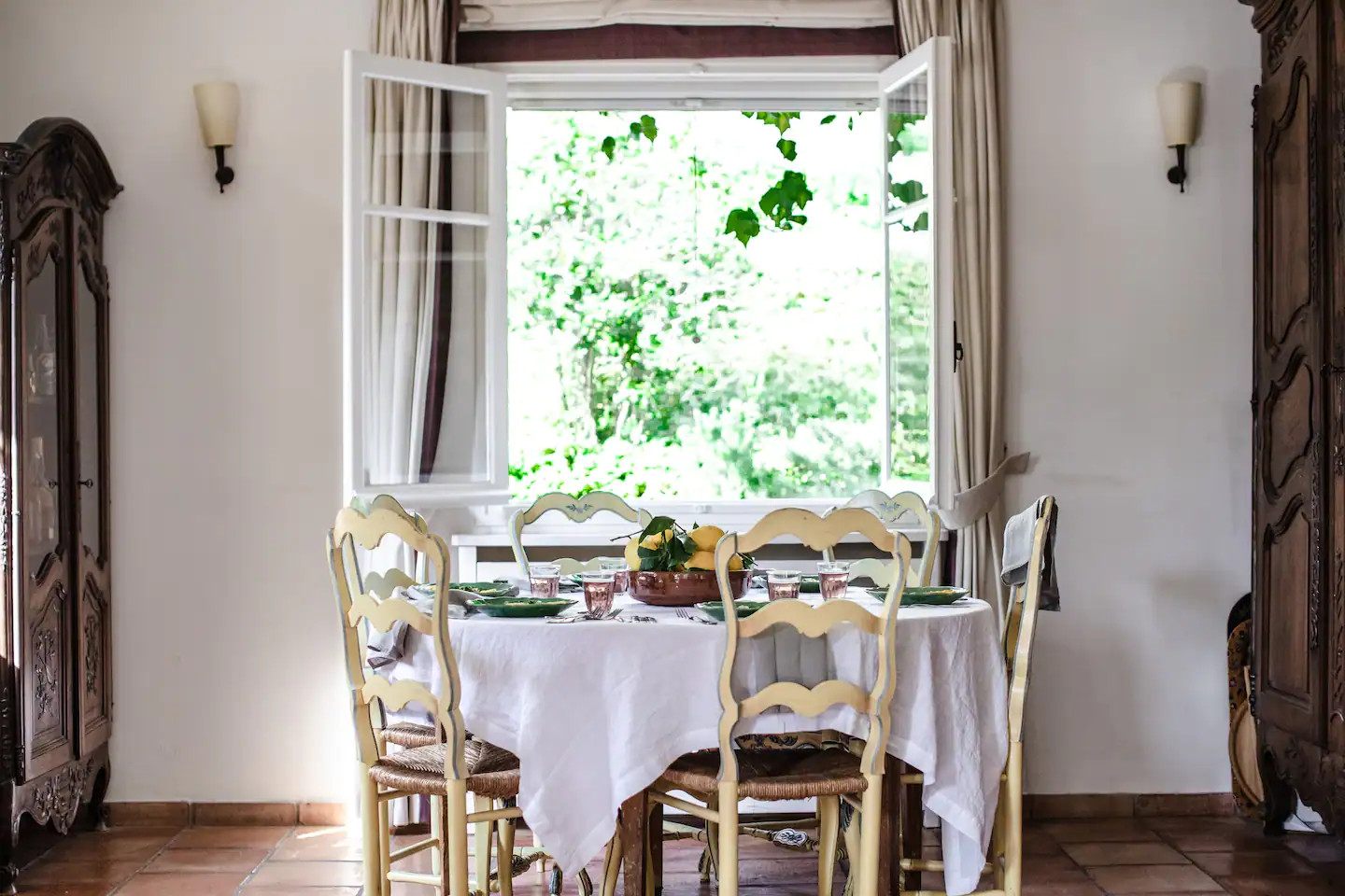salle à manger rustique dans maison en Provence