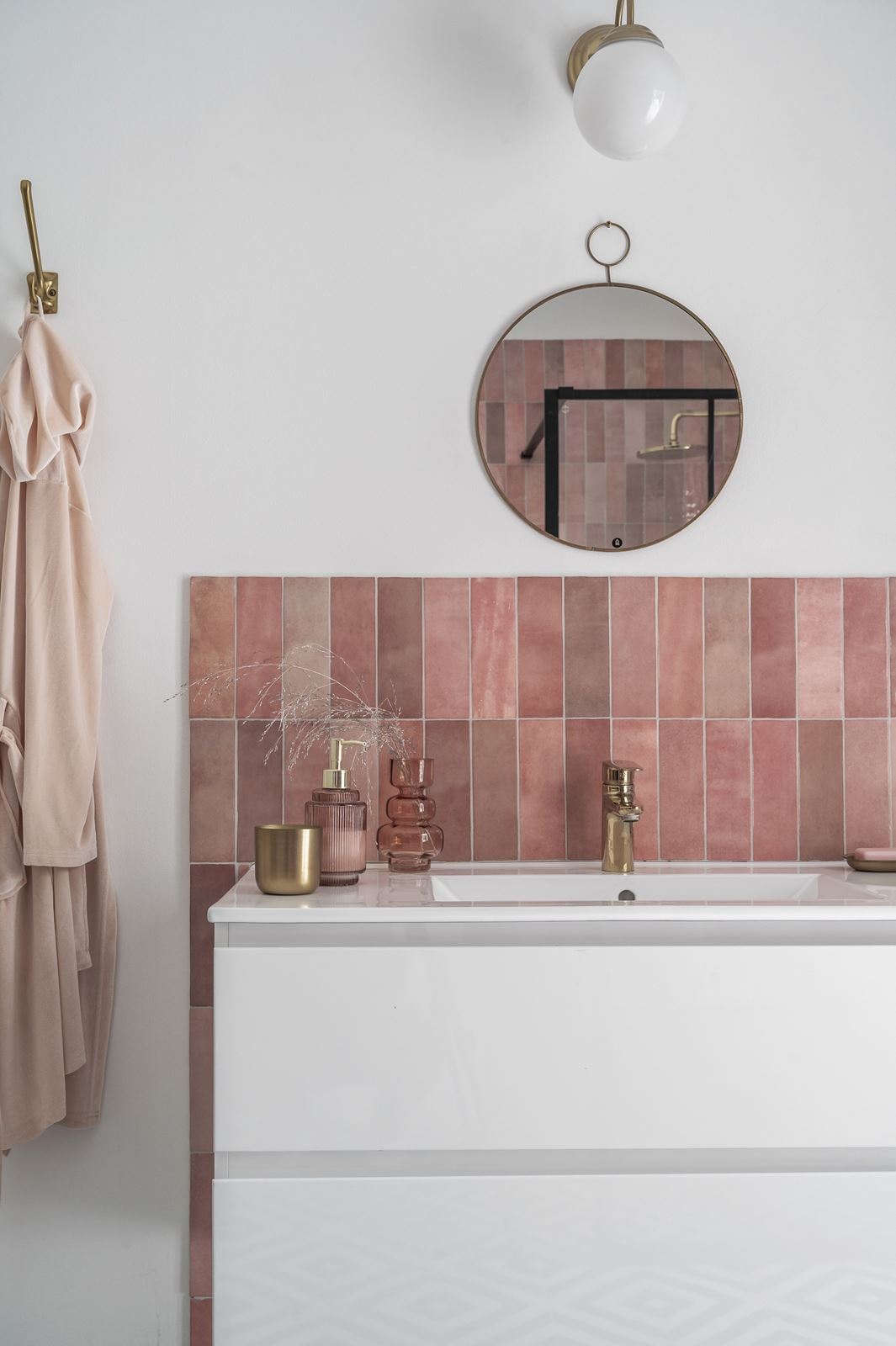 salle de bain design carrelage rose