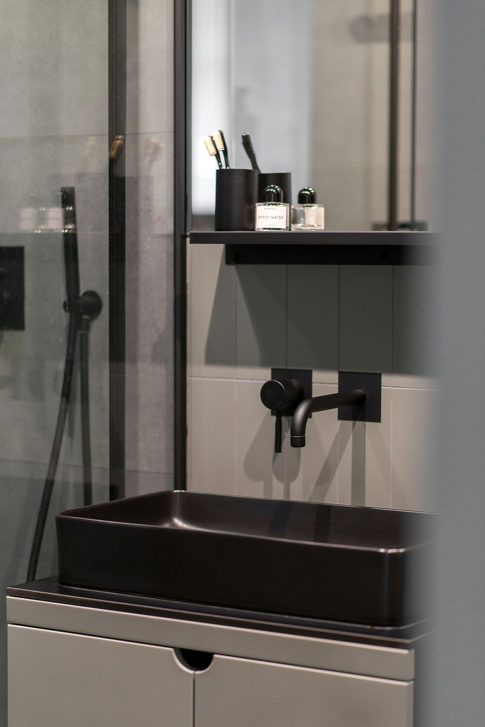 salle de bain design vasque noire