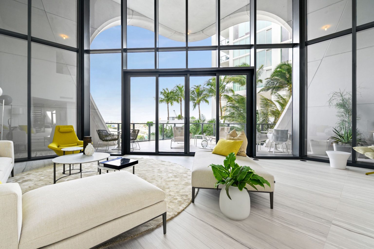 salon duplex Miami Zaha Hadid decoration design