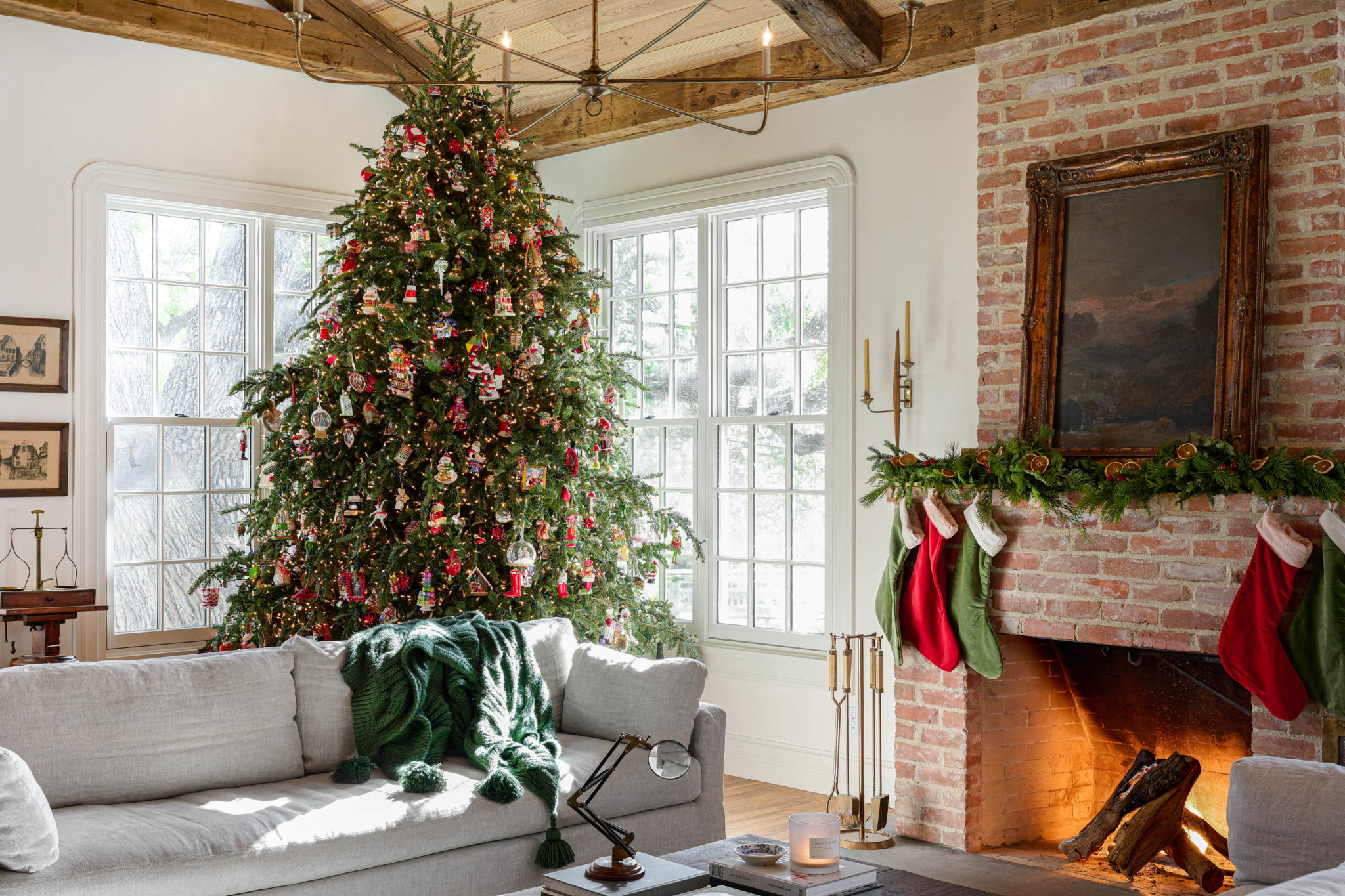 salon avec décoration de Noël