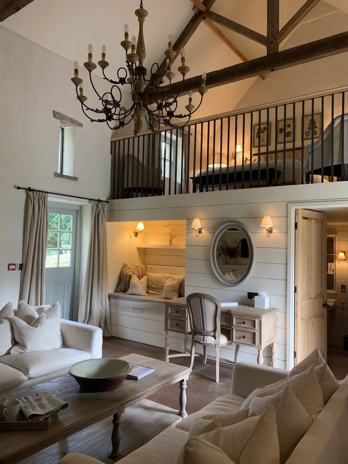 Décoration élégante et classique pour des cottages familiaux
