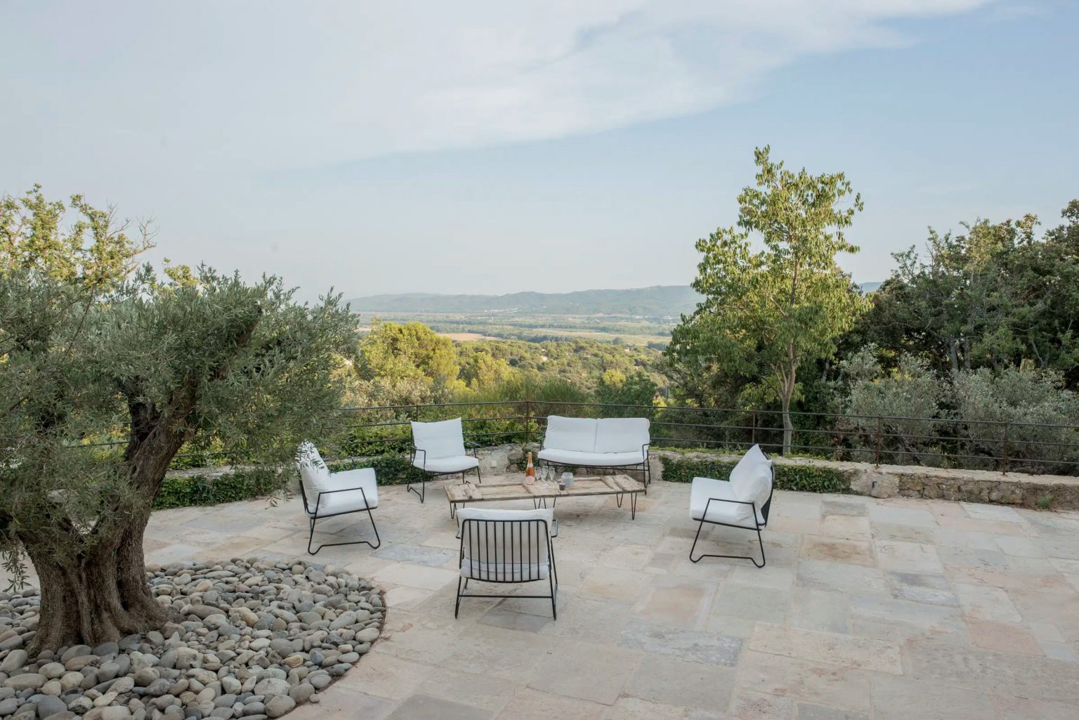 terrasse en pierre maison Provence
