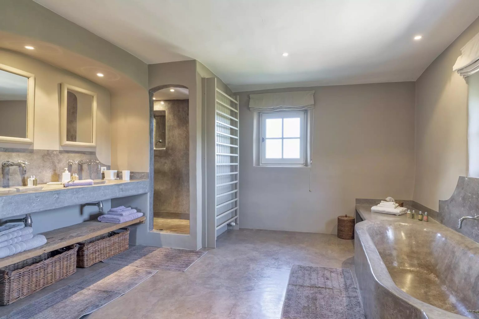 salle de bain maison en pierres Provence