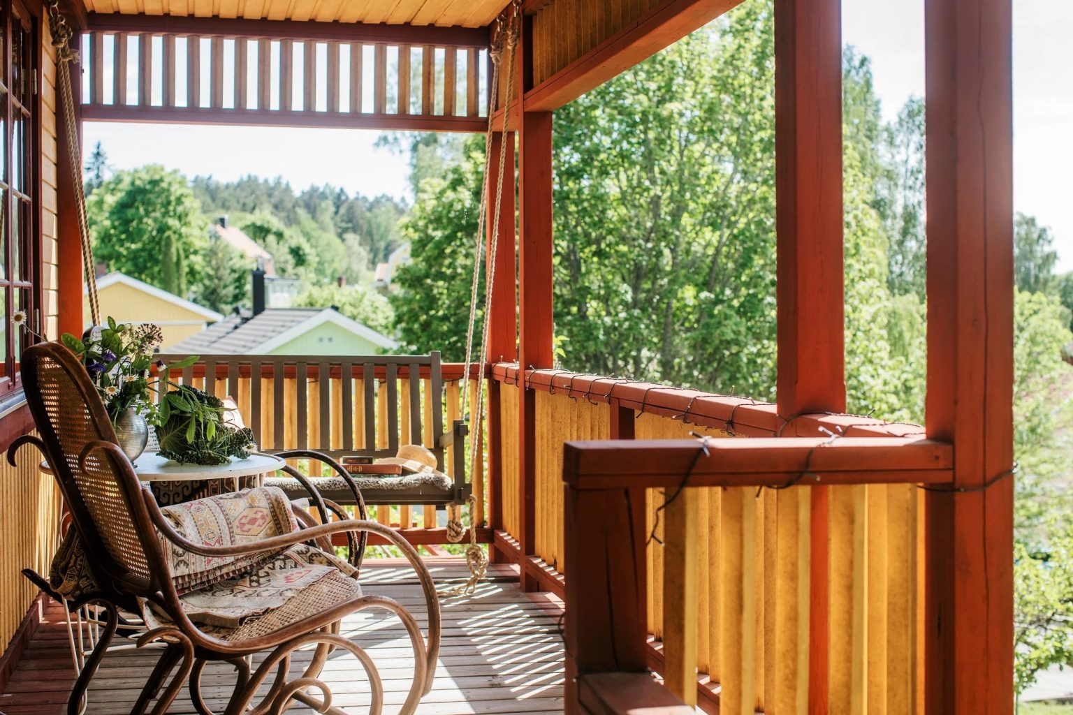 terrasse bois avec rocking chair
