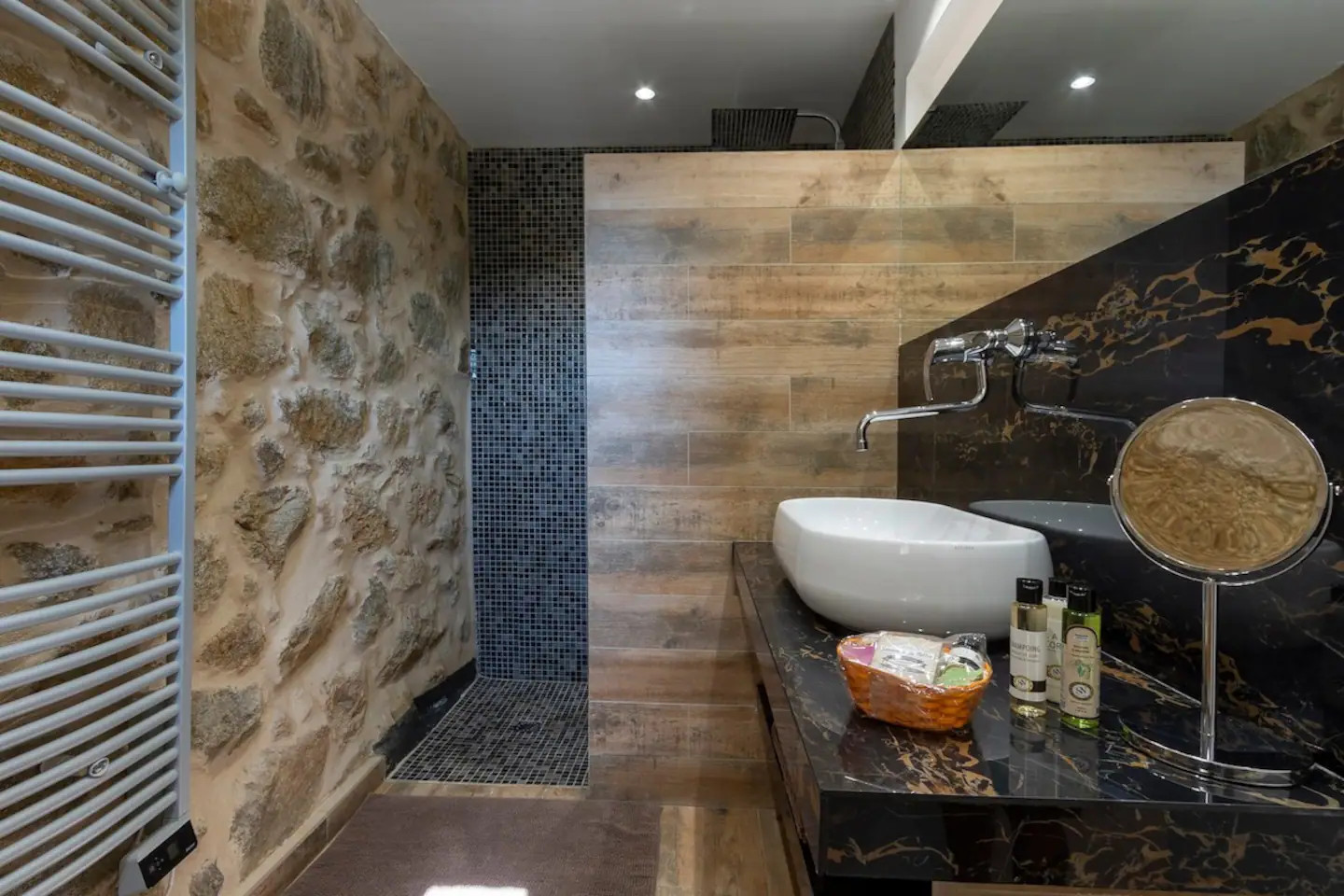 salle de bain maison en pierres rénovée