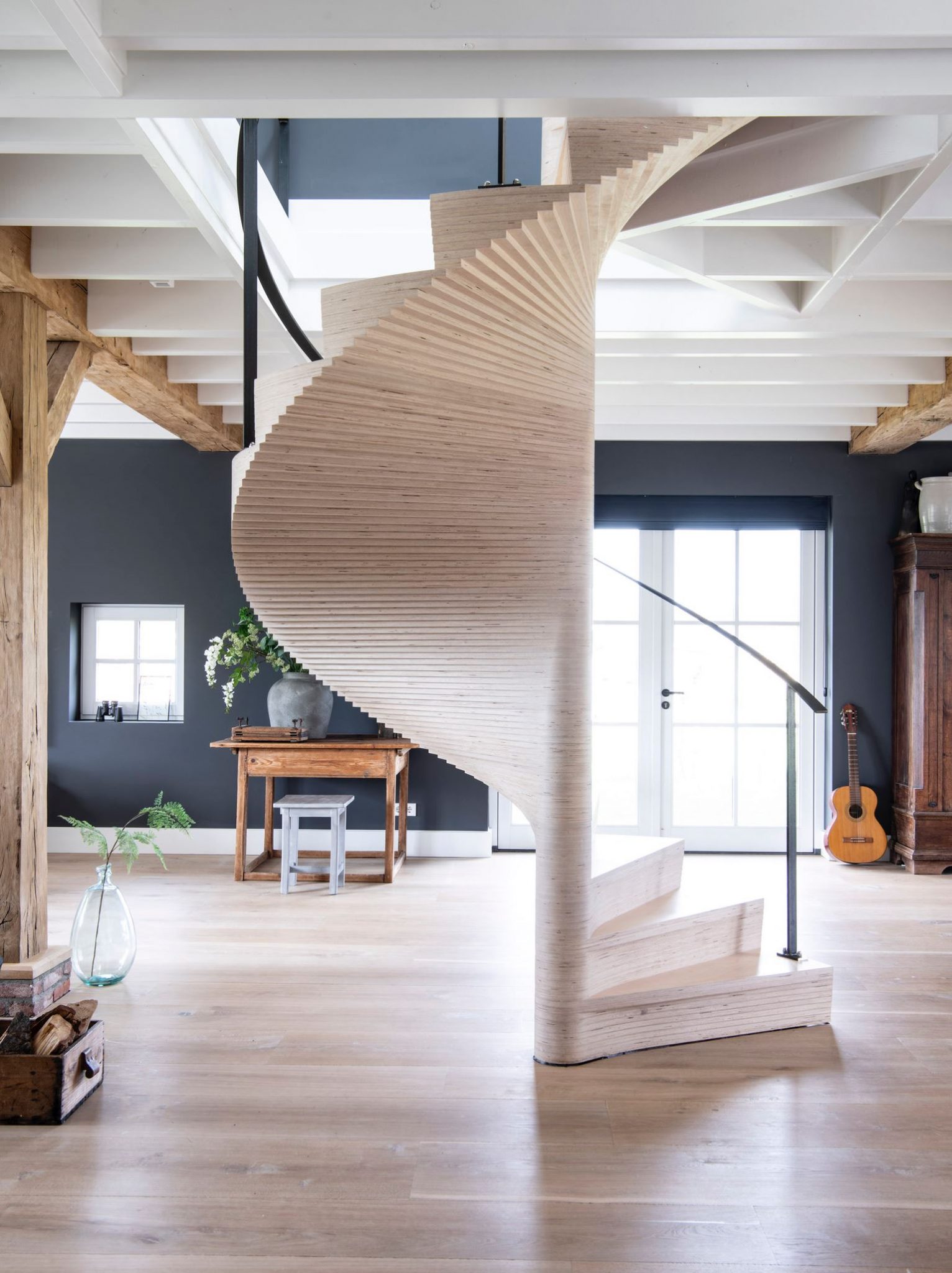 escalier design dans salon