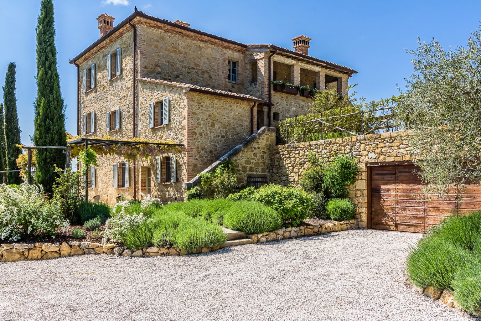 façade maison en pierres Toscane