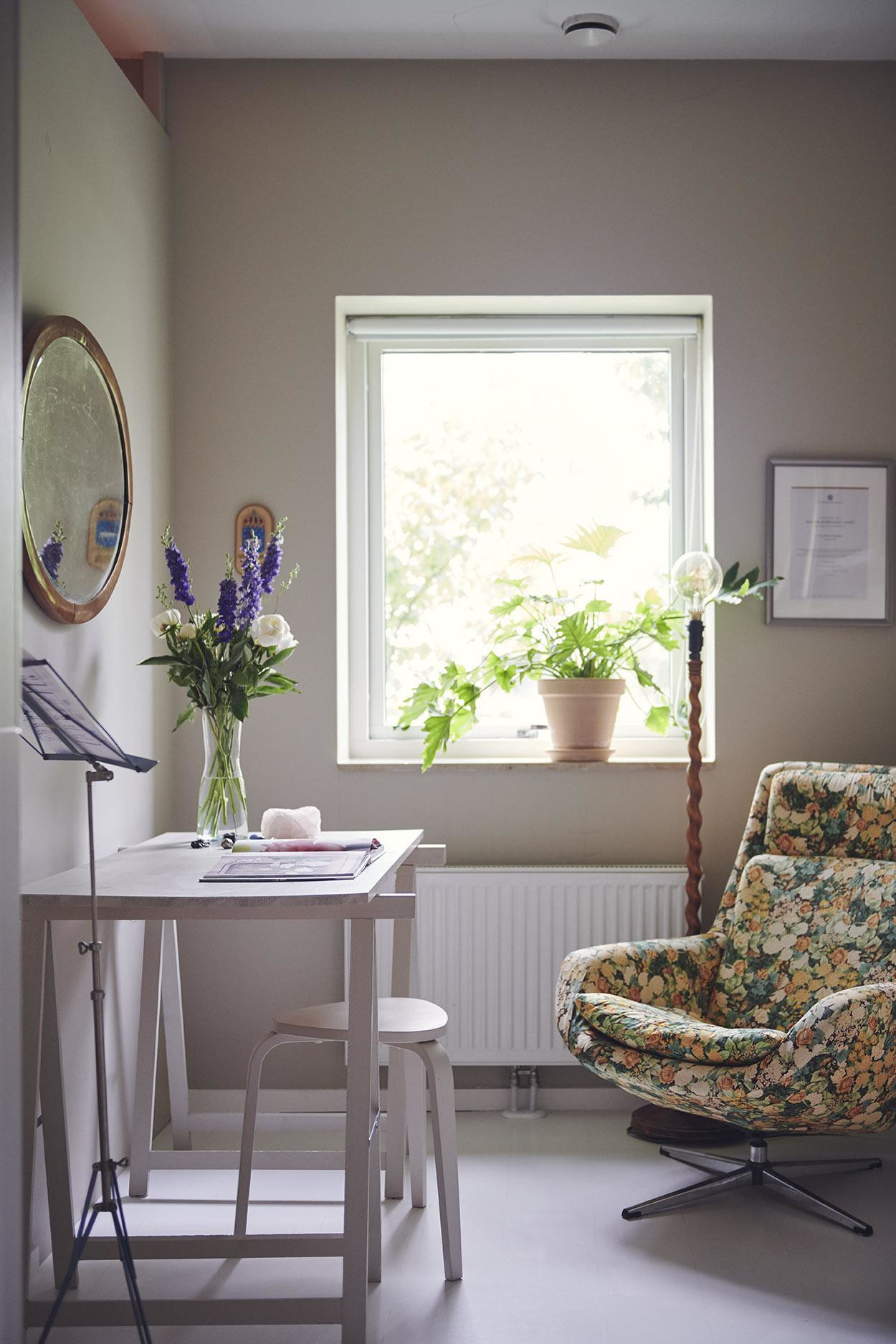 bureau avec fauteuil tissu fleuri