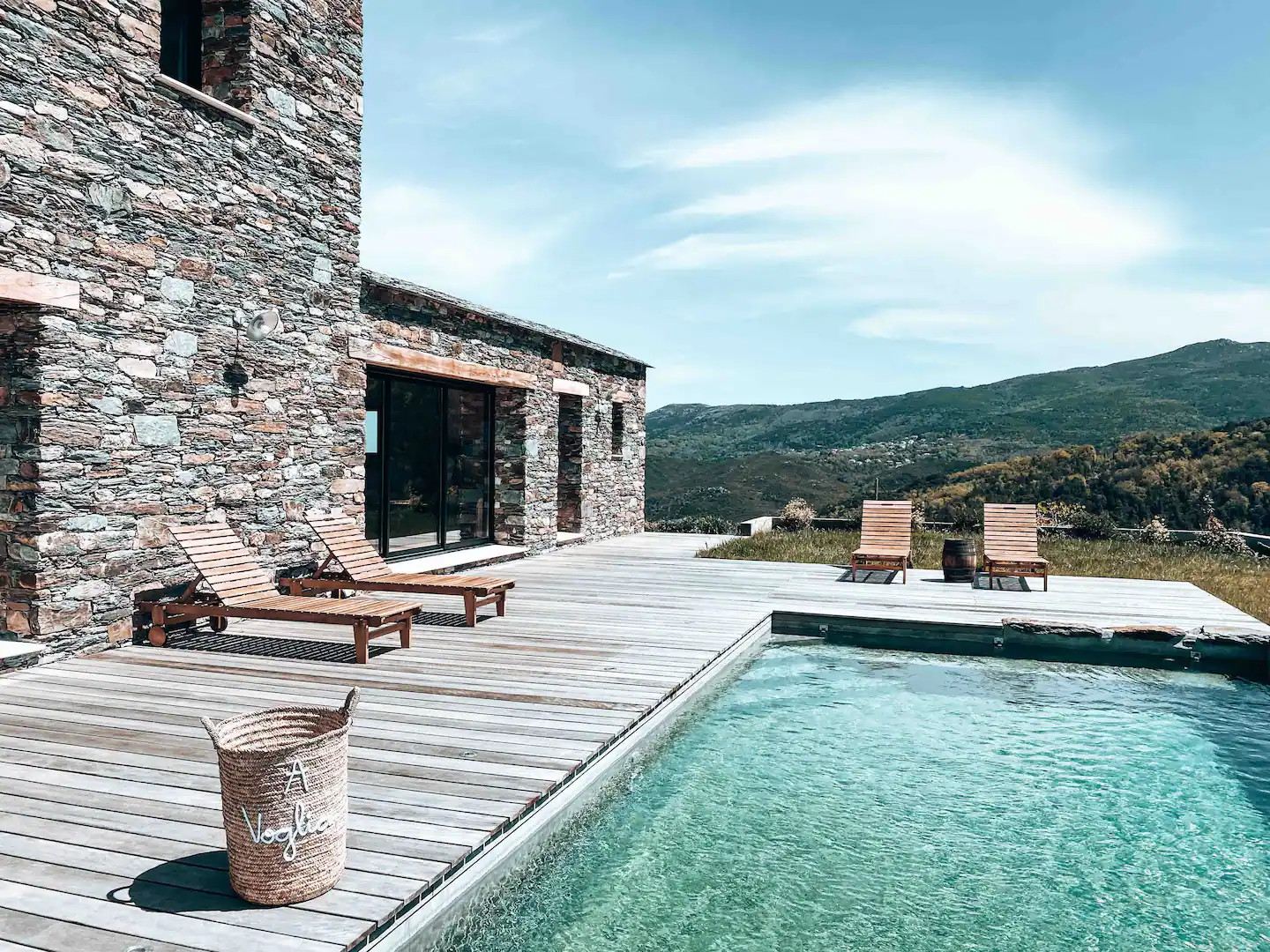 terrasse avec piscine maison en pierres A Voglia Corse