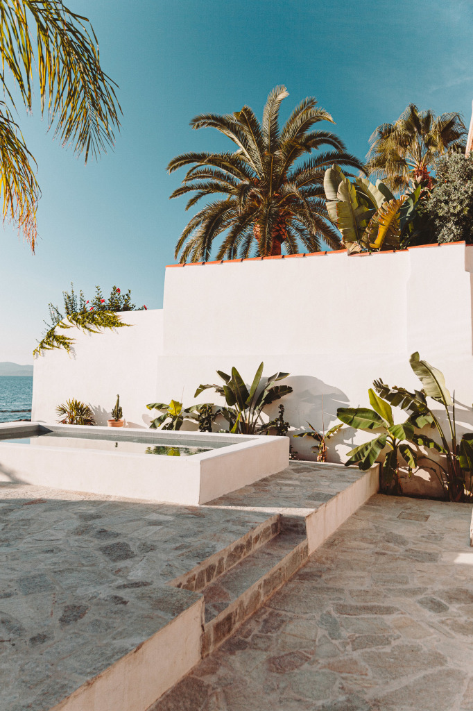 terrasse maison blanche en Corse Casa Santa Teresa
