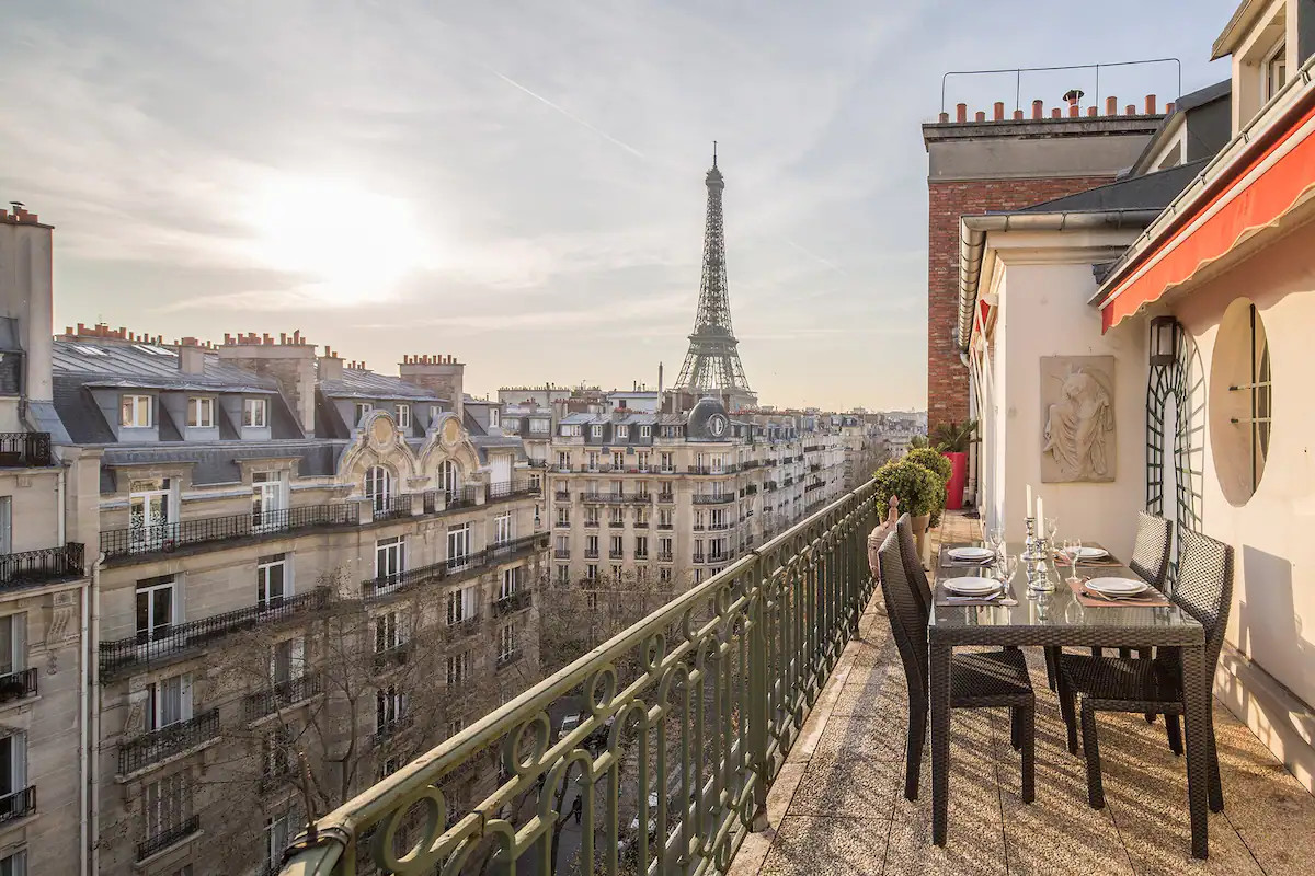 terrasse appartement vue sur la Tour Eiffel