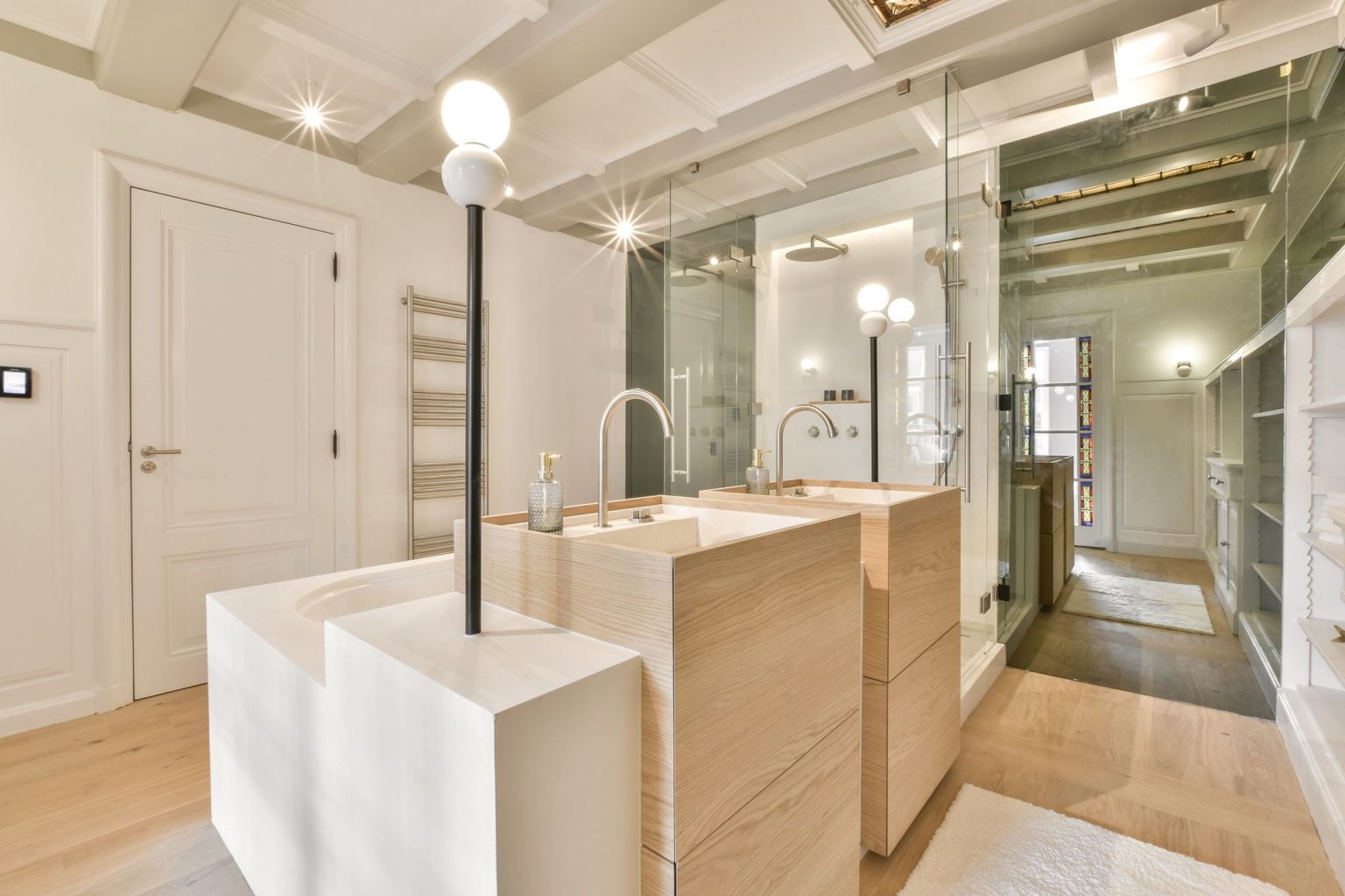 salle de bain décoration design beige et bois