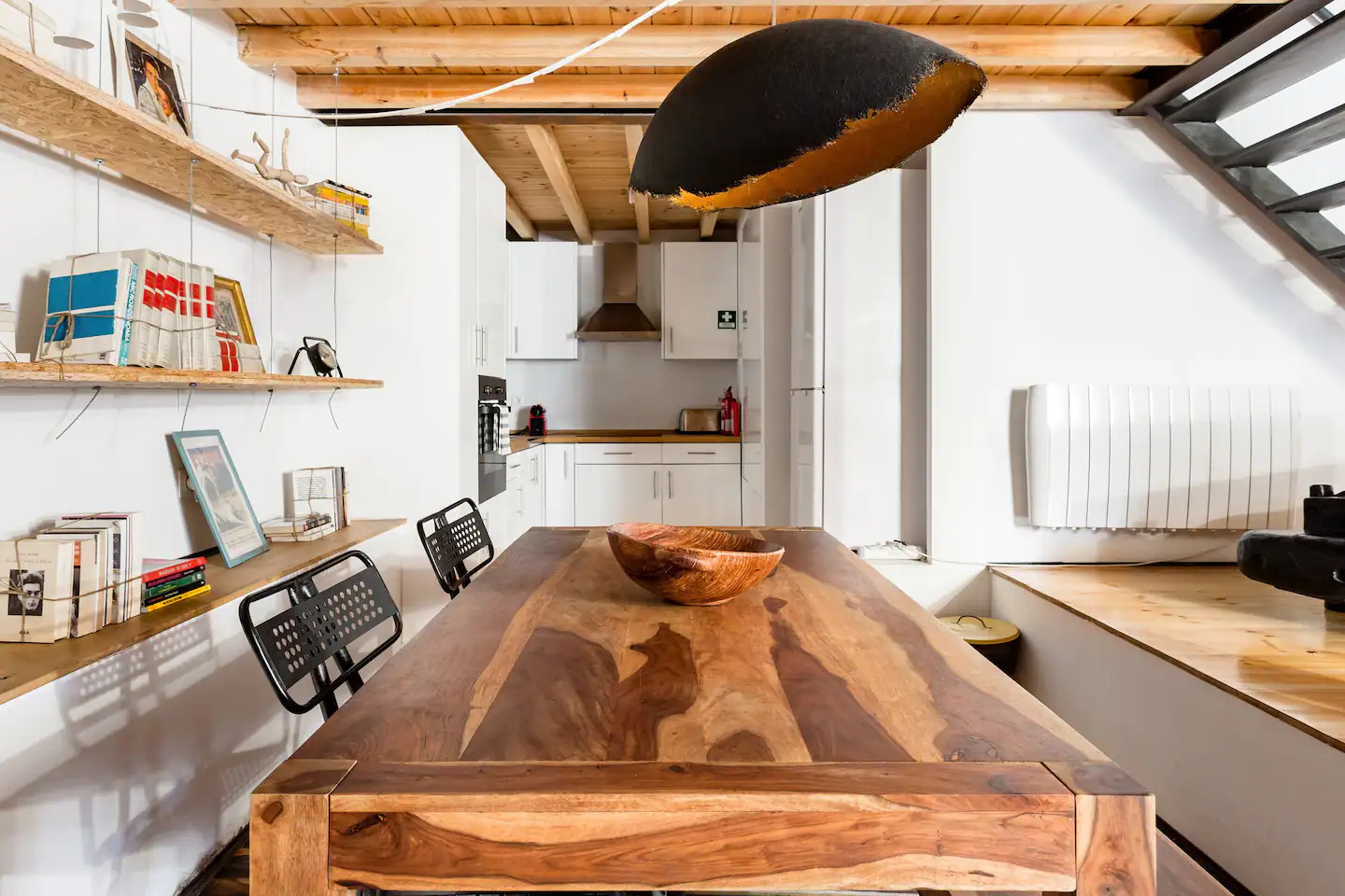 salle à manger bois dans loft