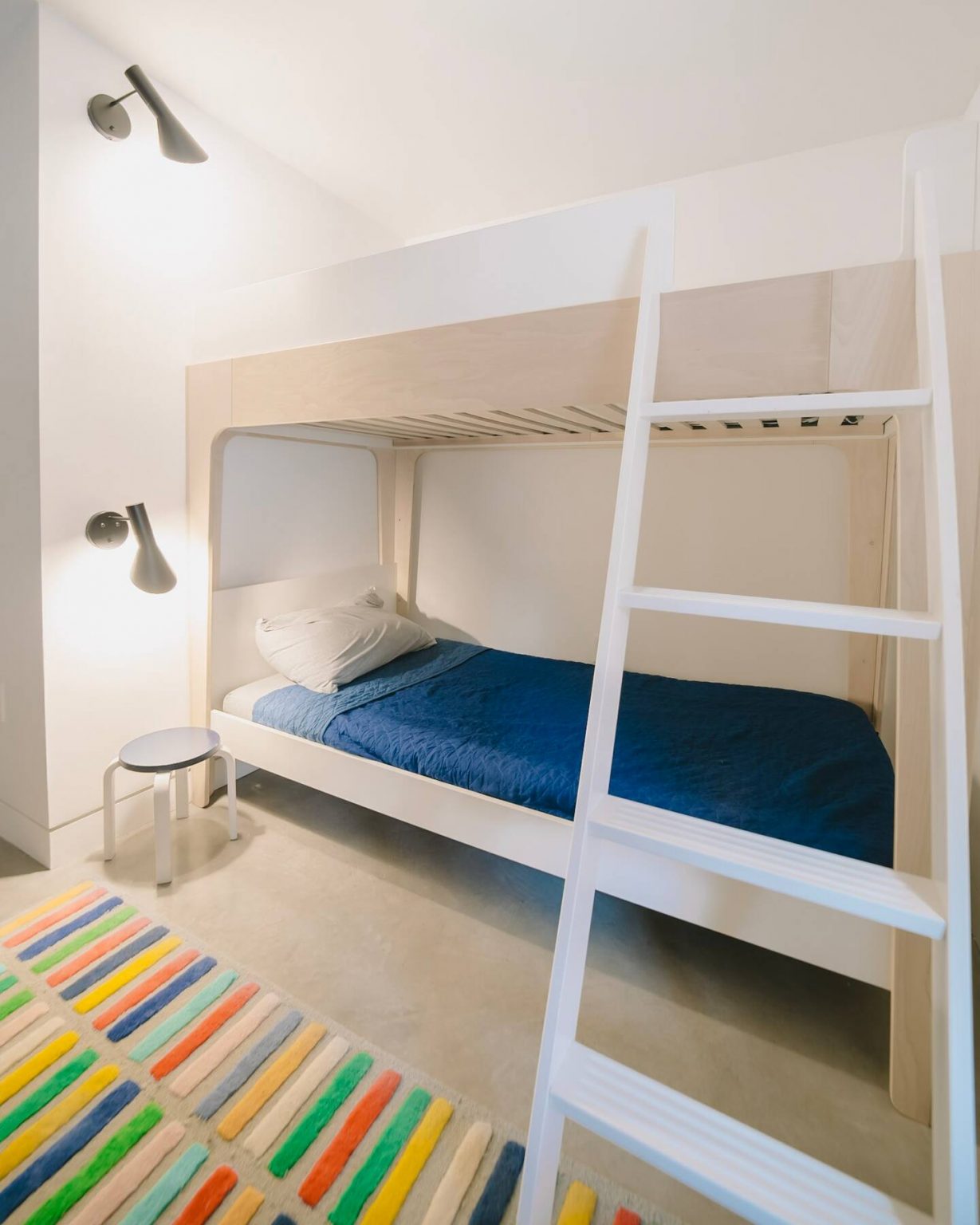 chambre enfant lits superposés blancs