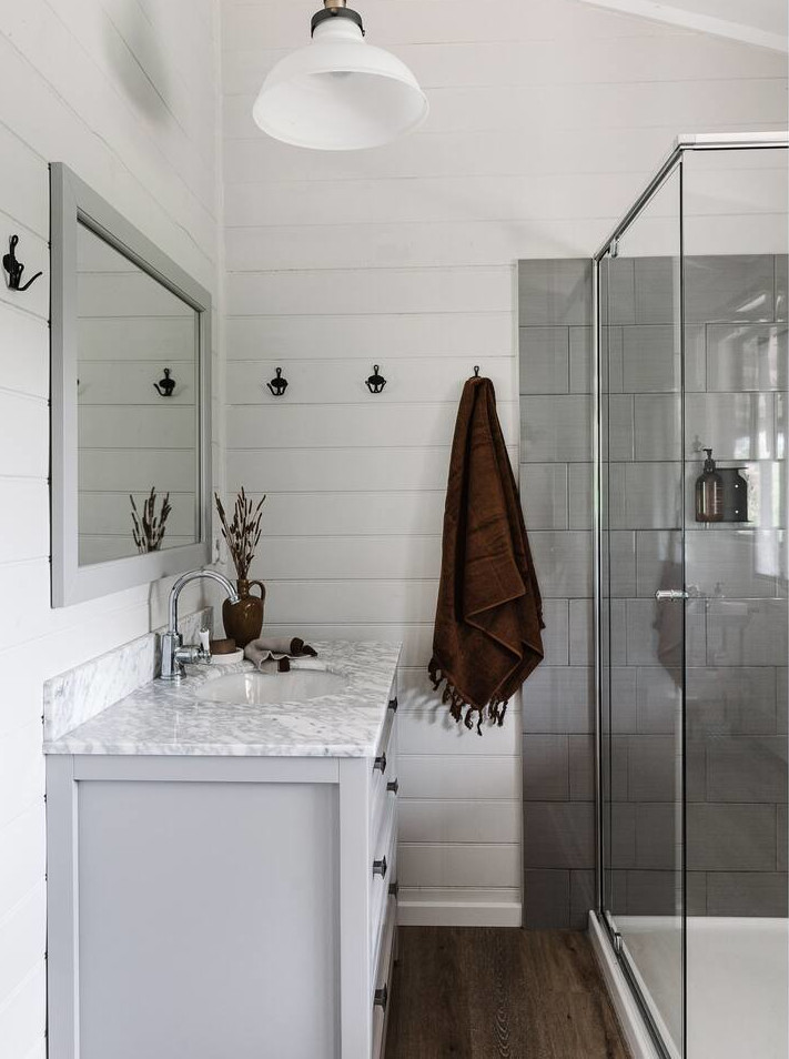 salle de bain design blanche