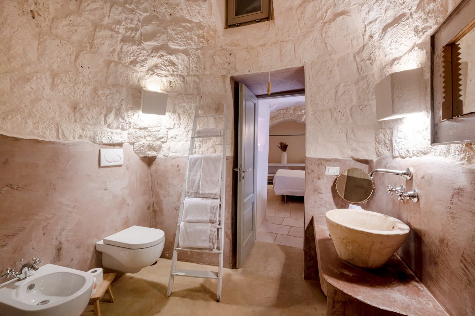 salle de bain maison en pierre trullo Pouilles Casa Badra