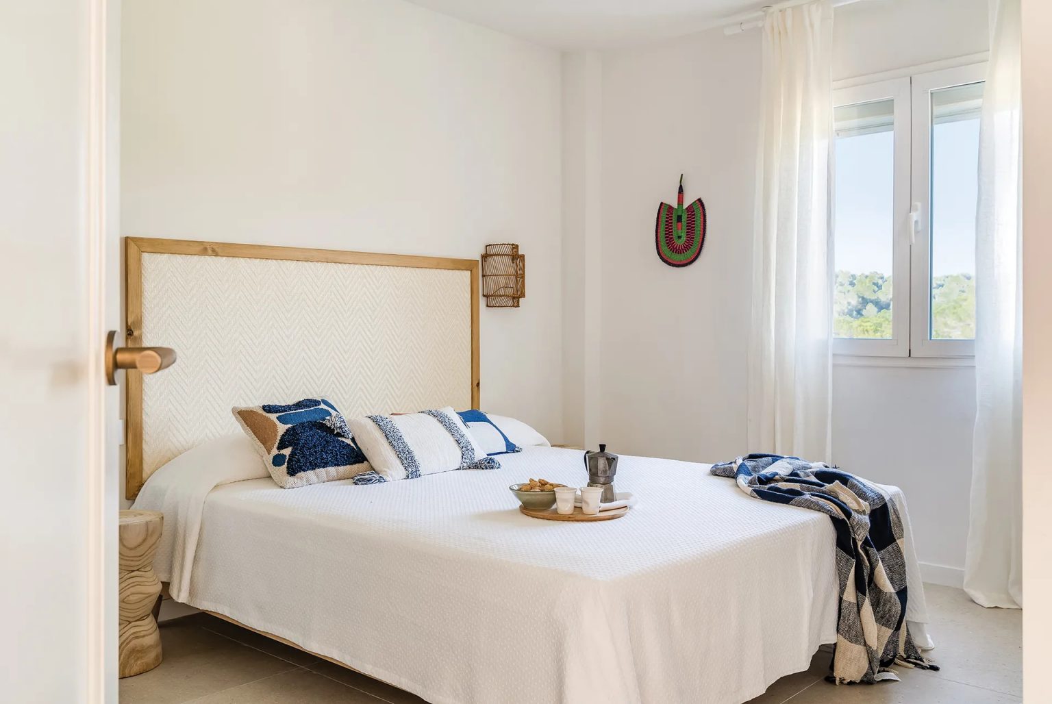 chambre minimaliste décoration méditerranéenne