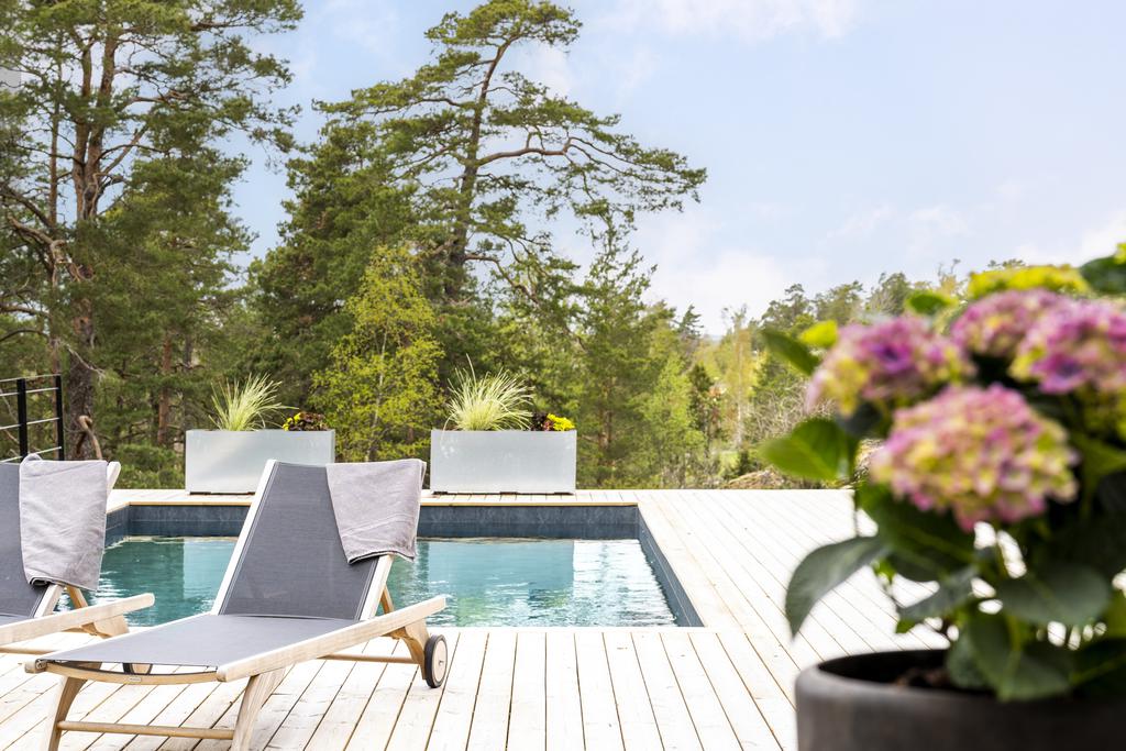 terrasse maison en bois avec piscine Suède