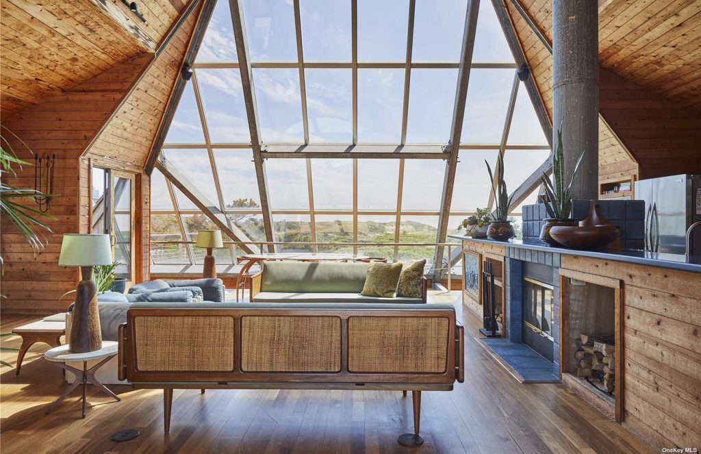 Cette maison légendaire à Fire Island est construite près des dunes