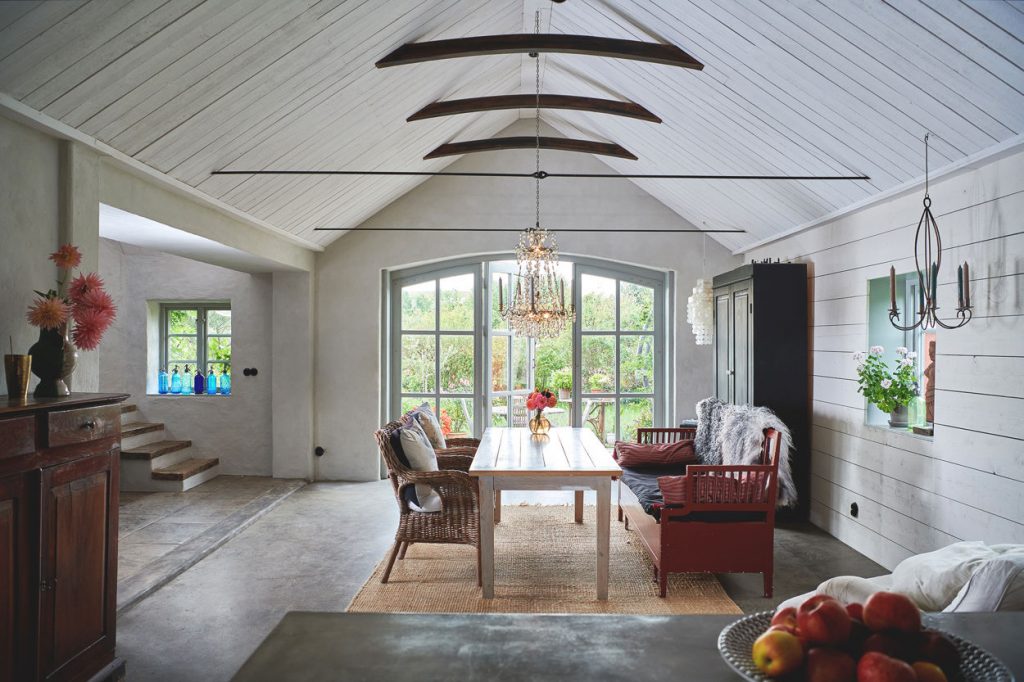Une maison de campagne suédoise et son jardin bucolique