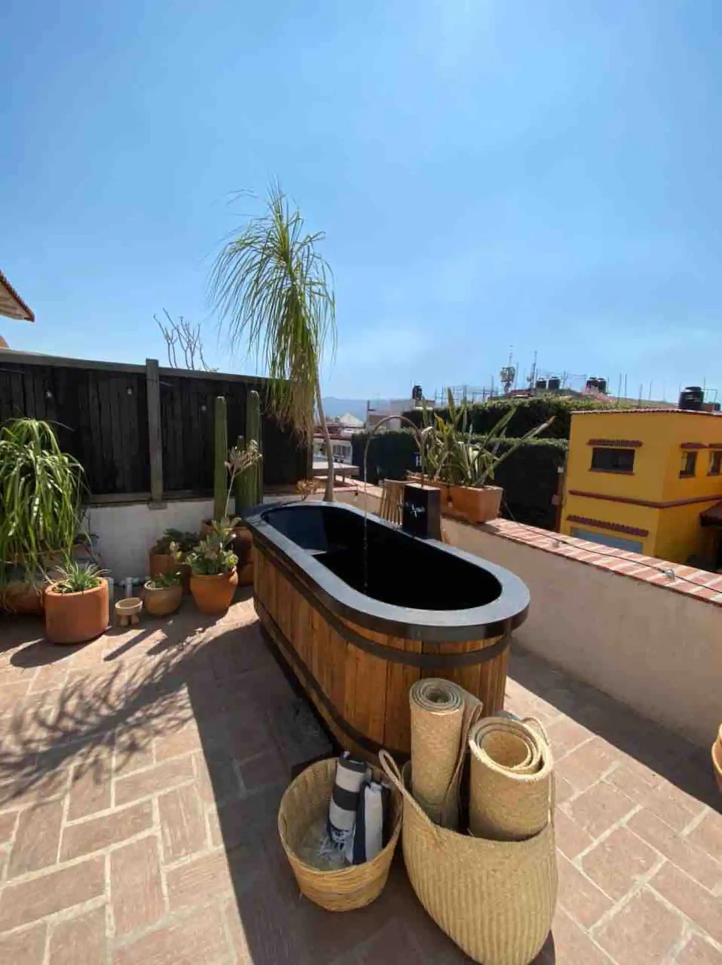 terrasse avec baignoire maison contemporaine
