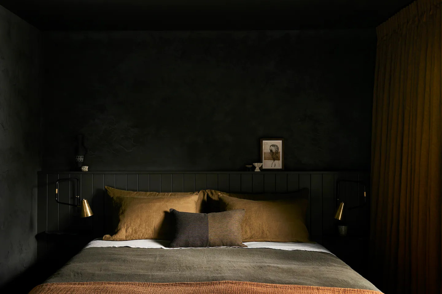 chambre murs noirs maison australie Airbnb