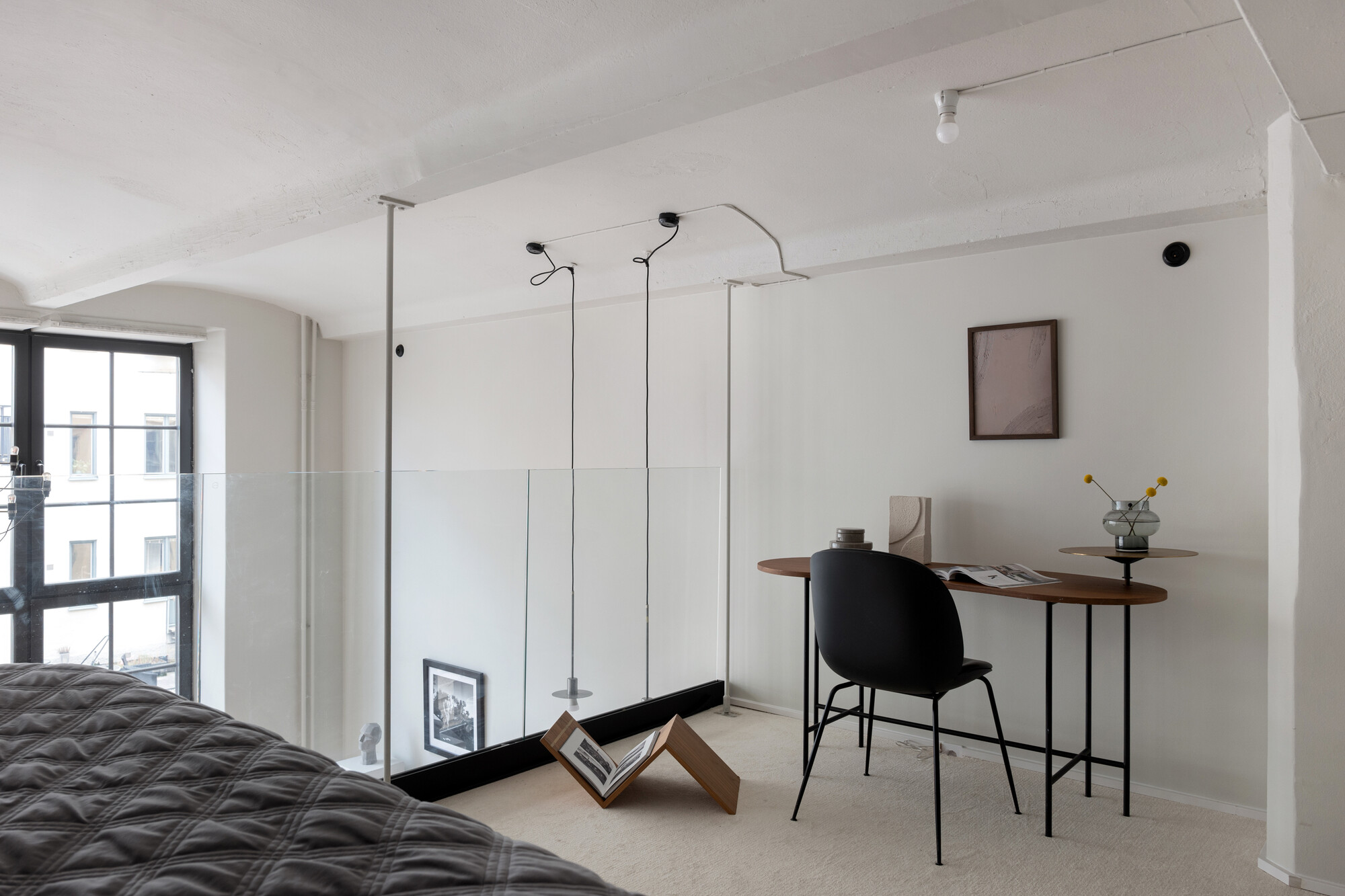 Un petit loft de 61m2 au design monochrome à Stockholm