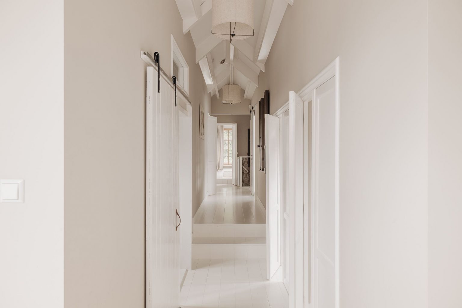 couloir décoration beige