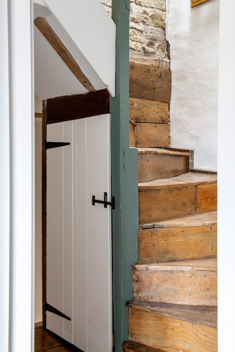escalier ancien en bois