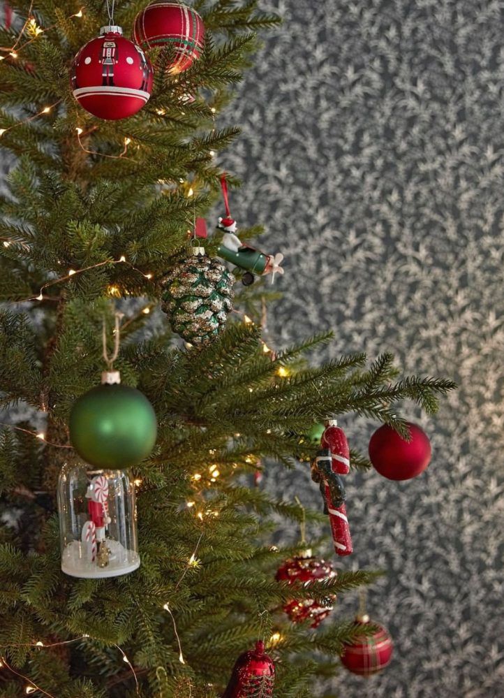 Boules de Noël assorties rouge - vert - blanc 10 cm