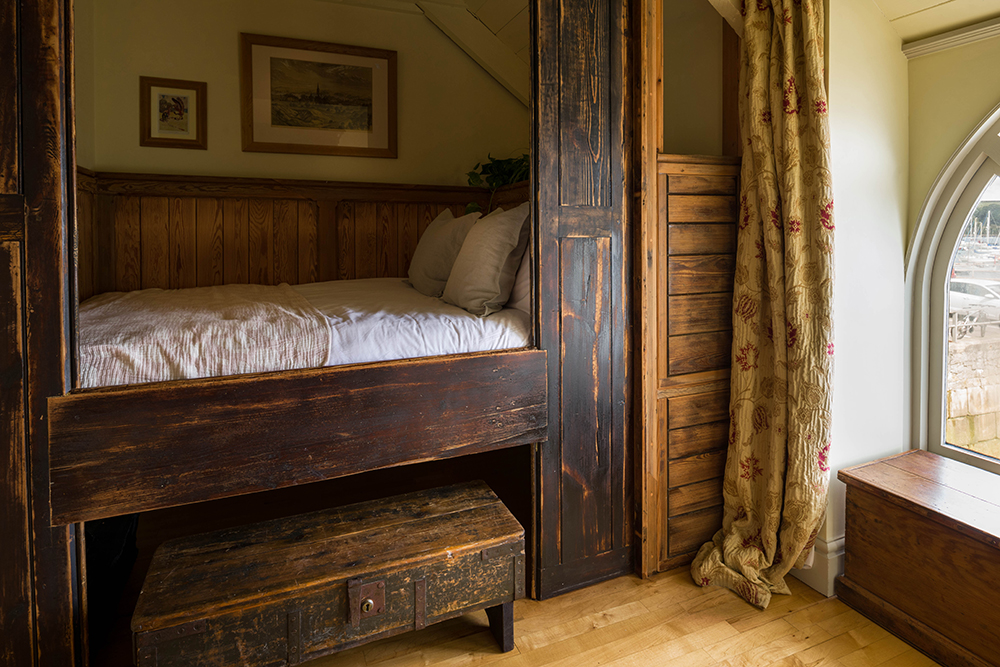English cottage bedroom
