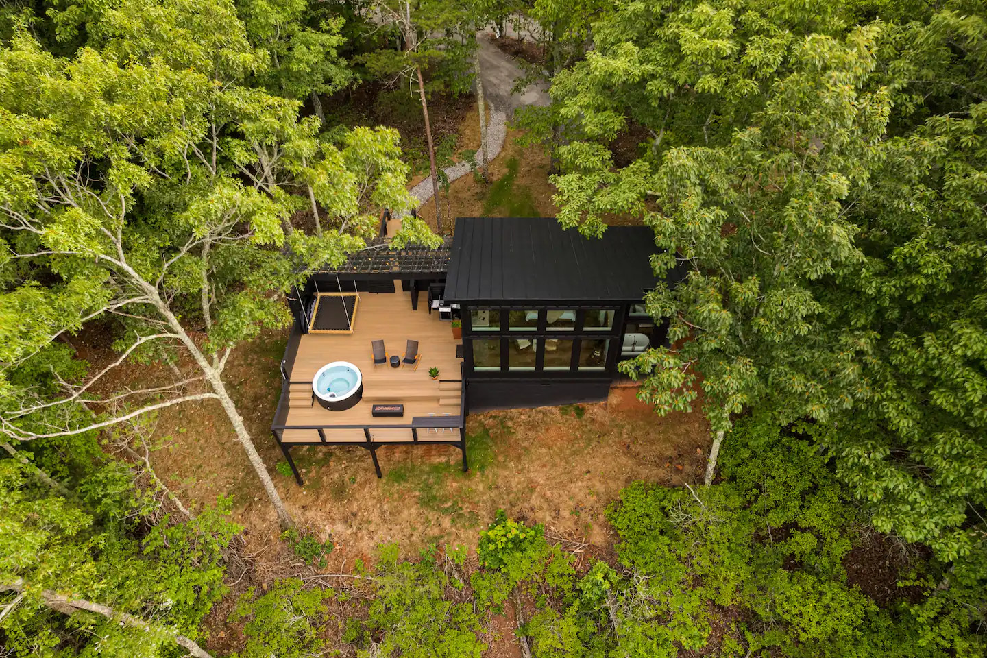 petite maison loft en bois noir