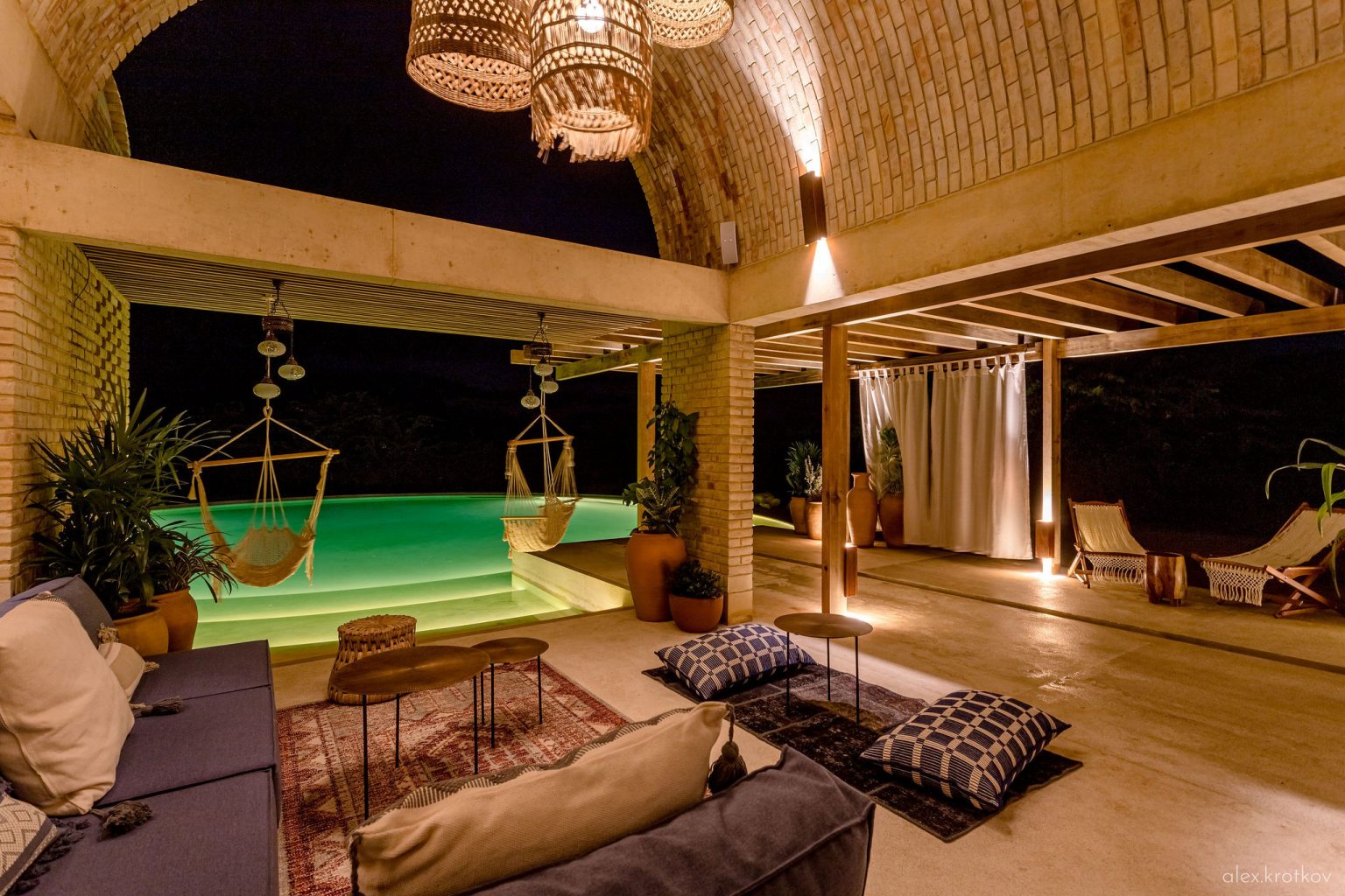 salon avec piscine Casona Sforza Mexique décoration naturelle