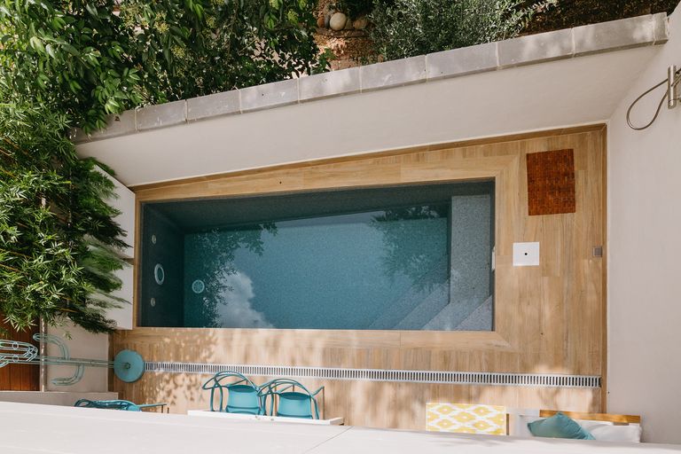 terrasse bois avec piscine décoration moderne