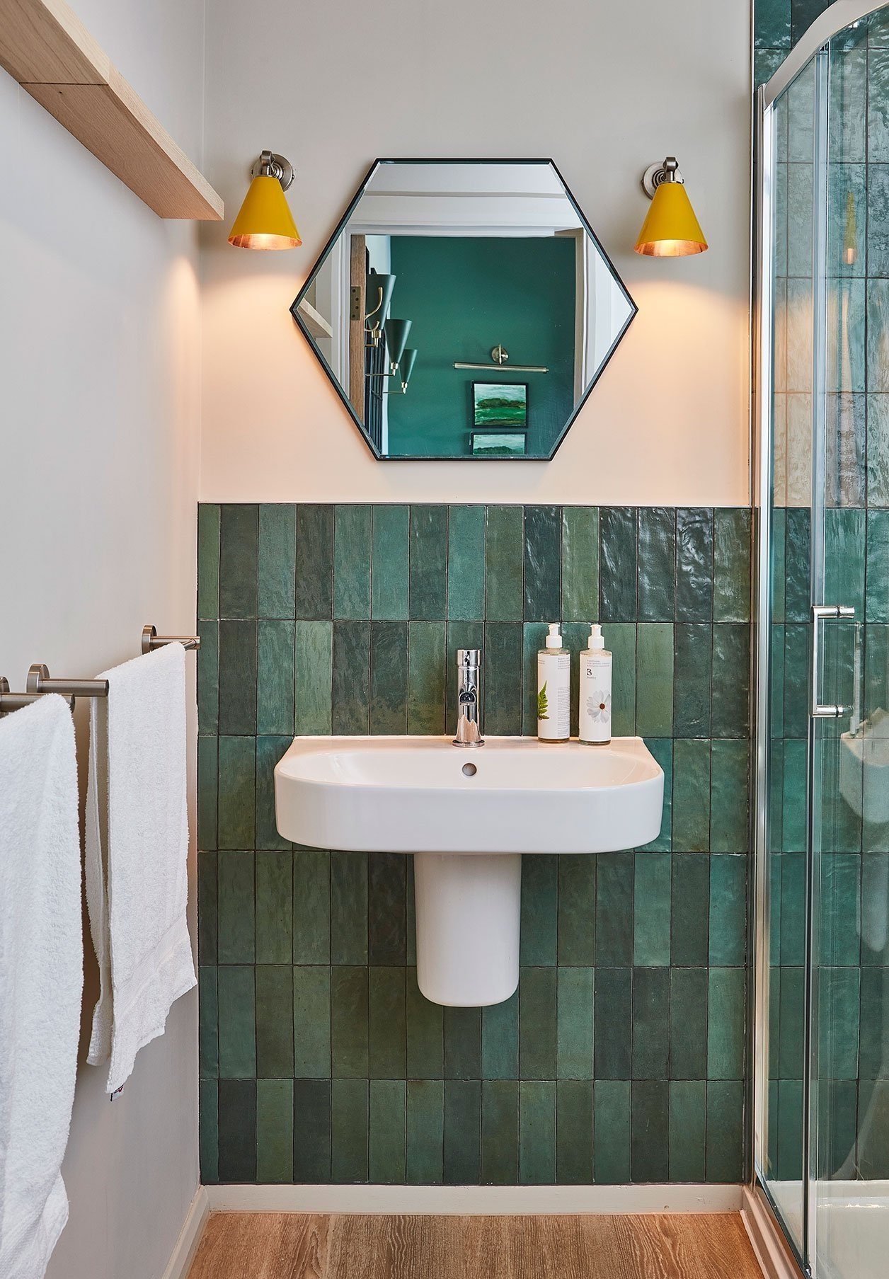salle de bain carrelage vert