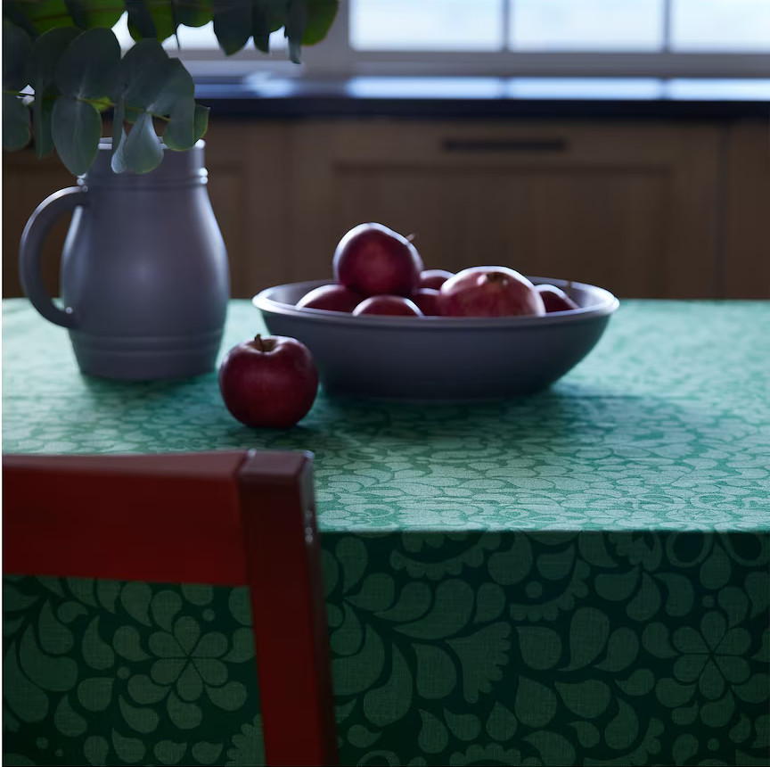 table avec nappe verte