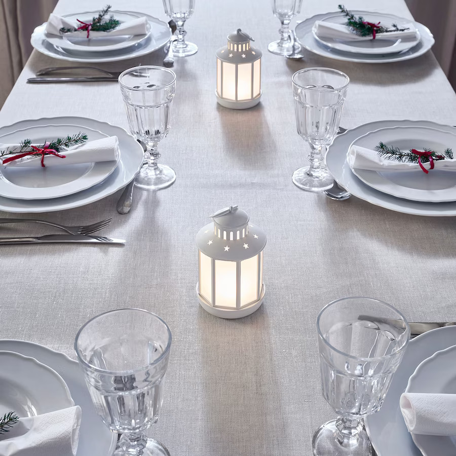 table décoration blanche lanterne IKEA
