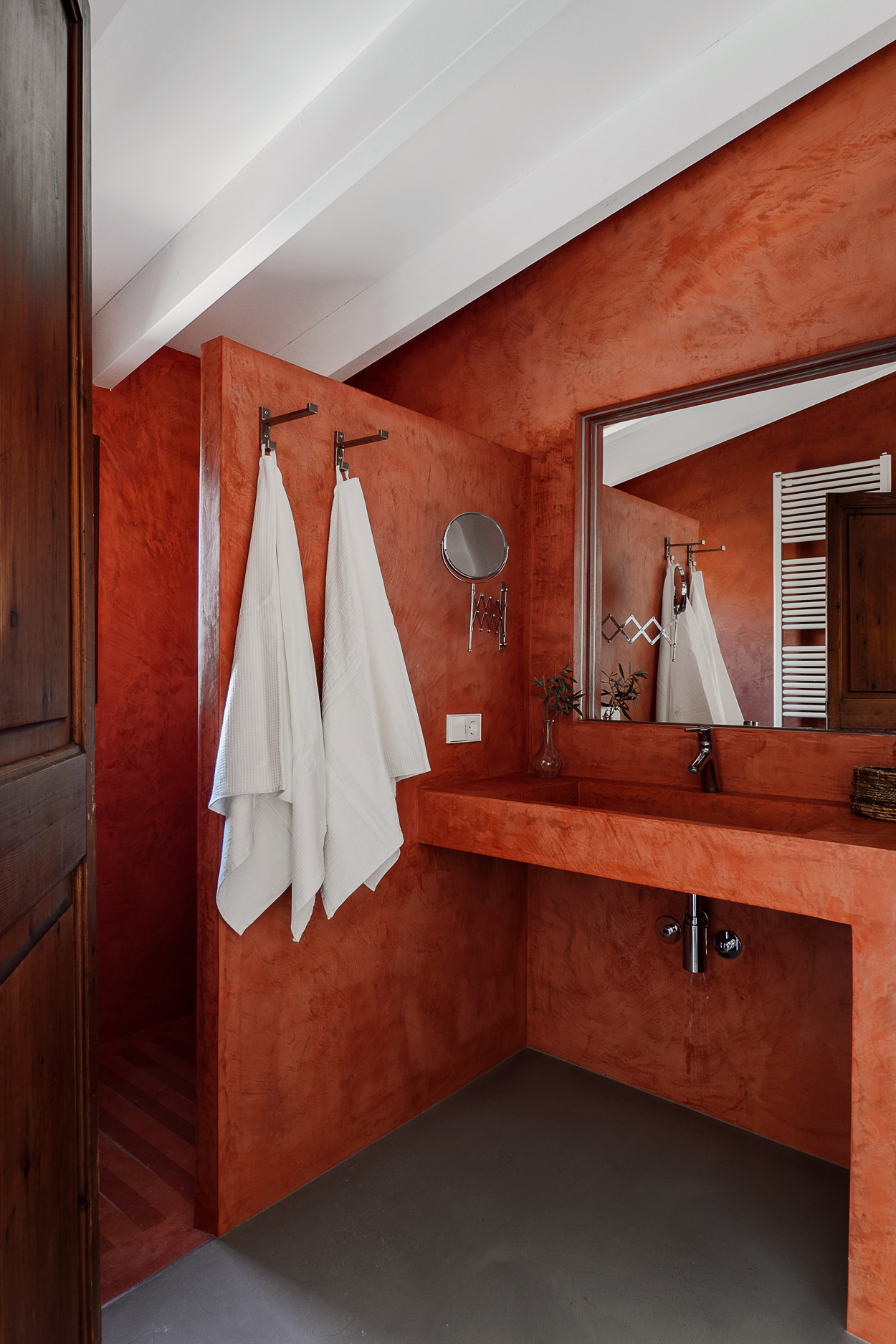 salle de bain couleur terracotta
